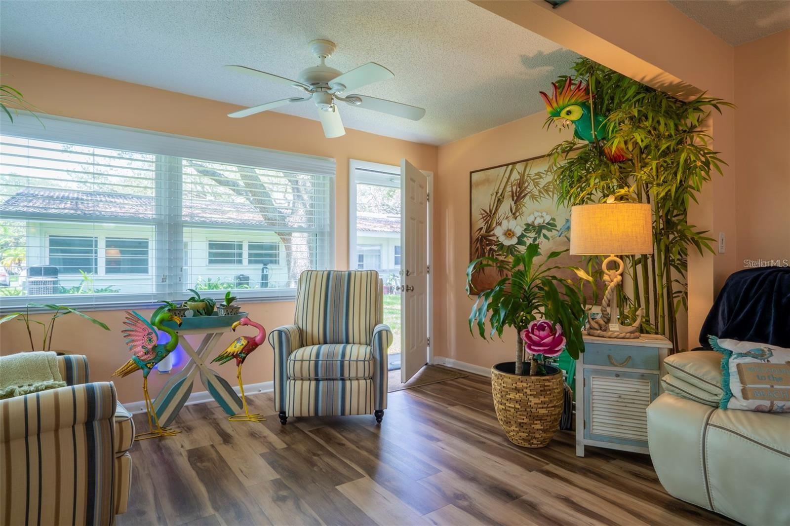 TWIN OAKS APTS - Residential