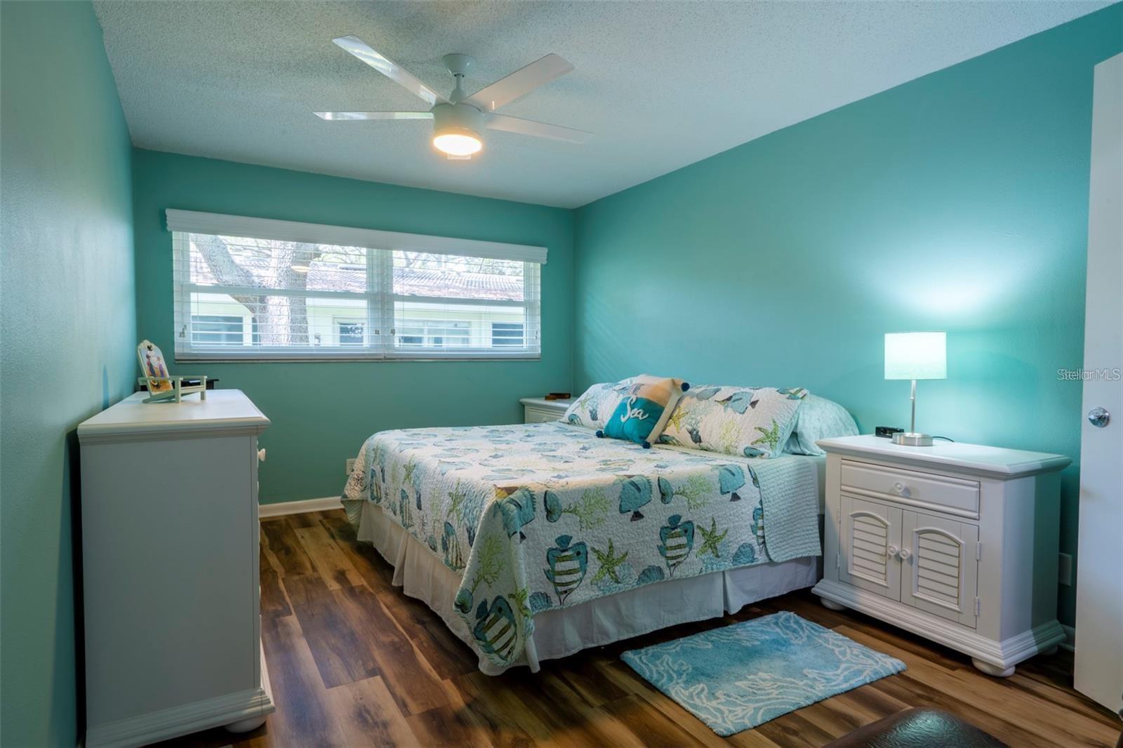 TWIN OAKS APTS - Residential