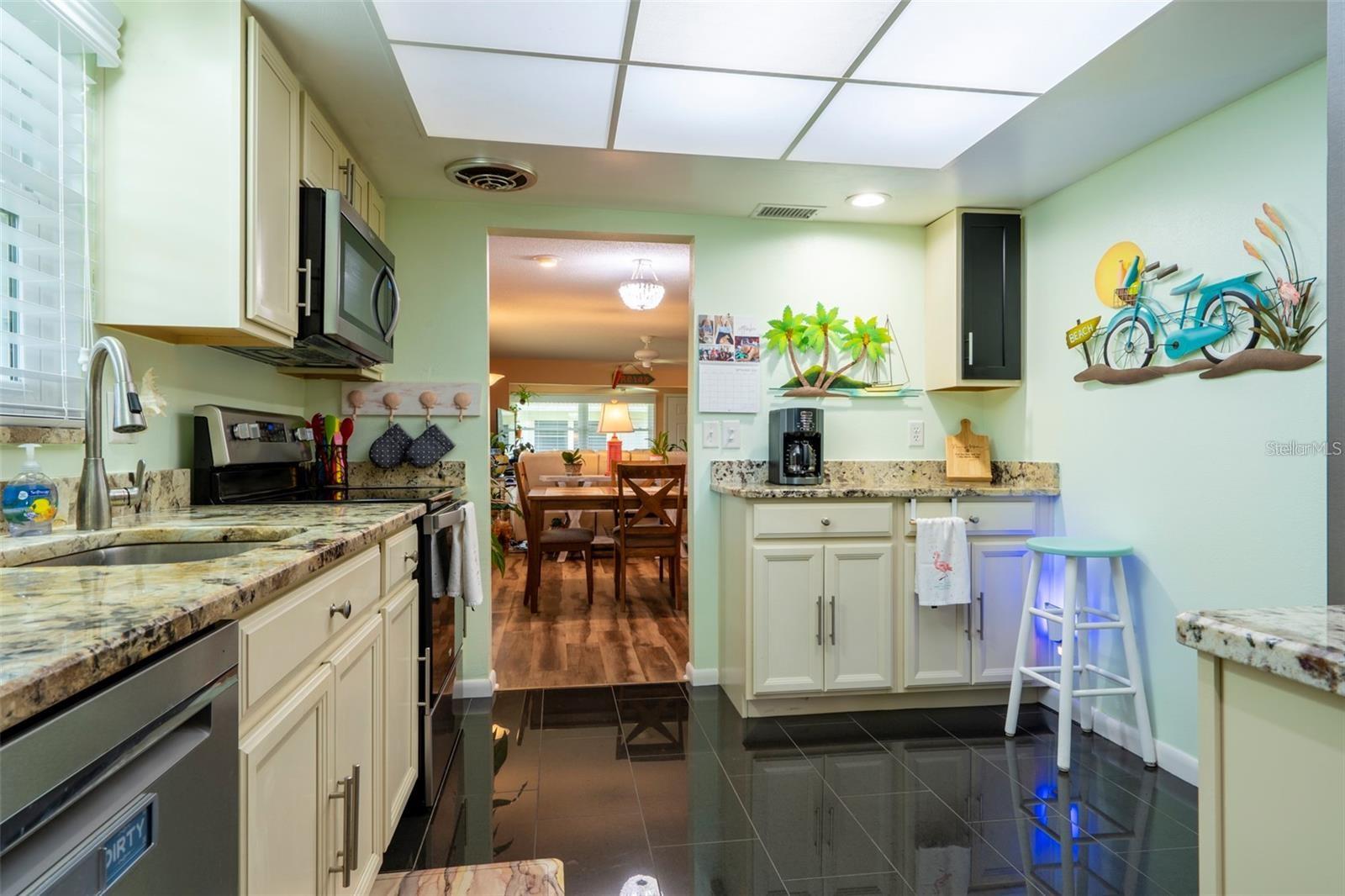 TWIN OAKS APTS - Residential