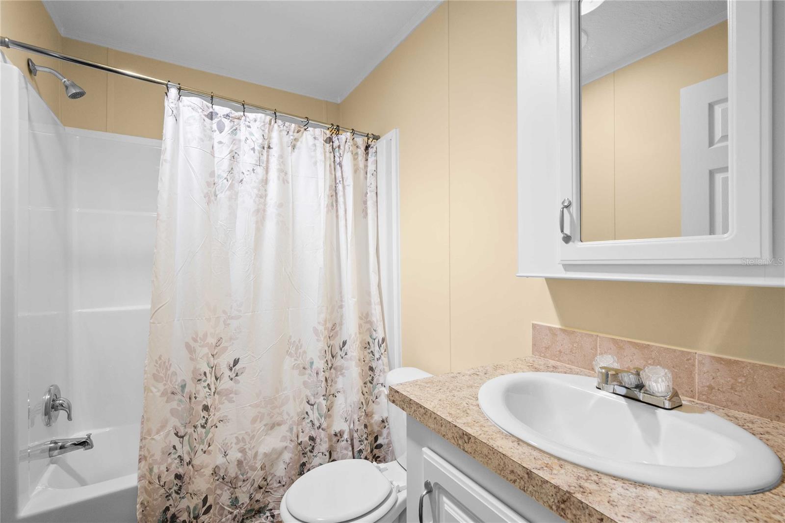 HAMPTON COURT UNREC - Residential