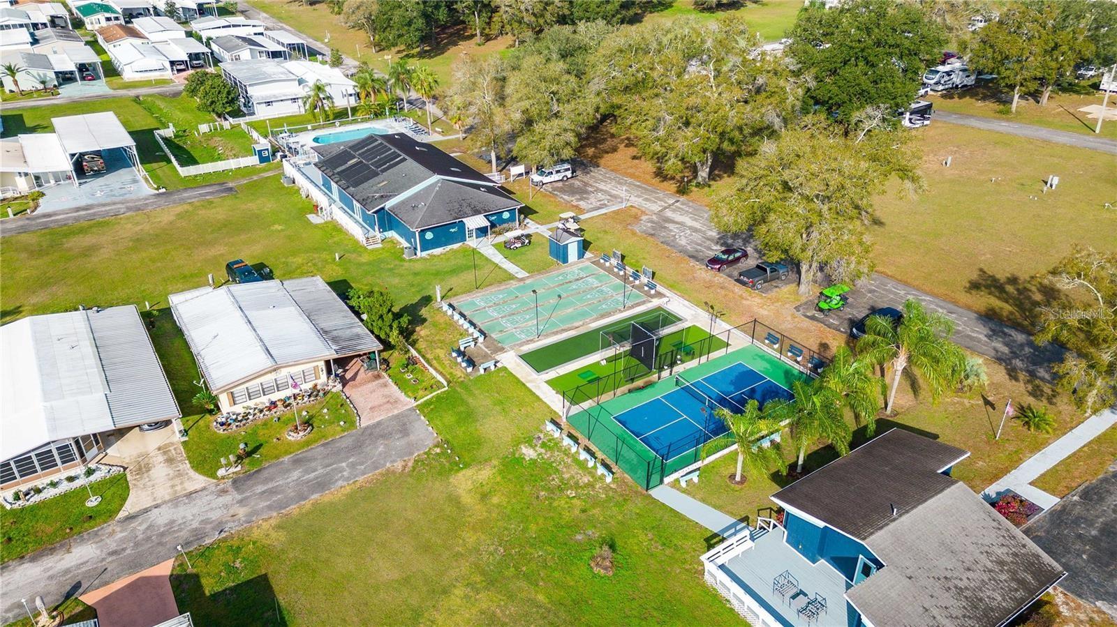 HAMPTON COURT UNREC - Residential