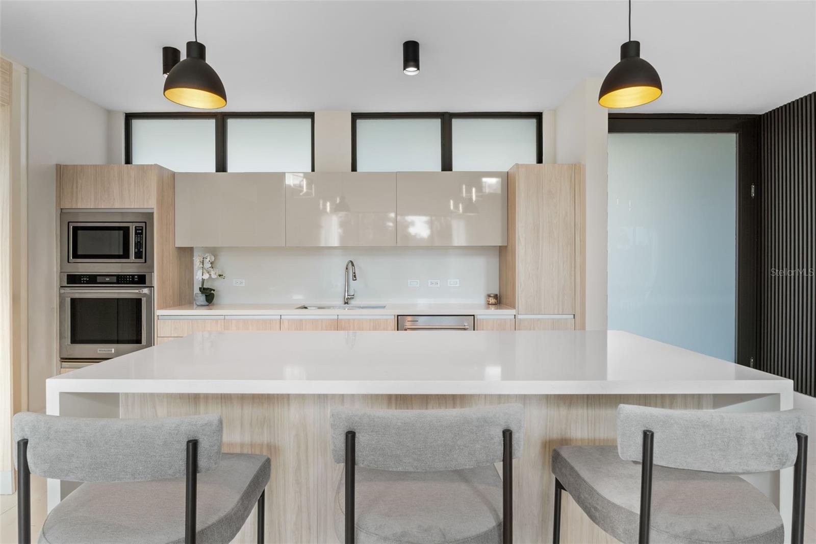 RIVIERA - PARKVIEW - Residential Lease