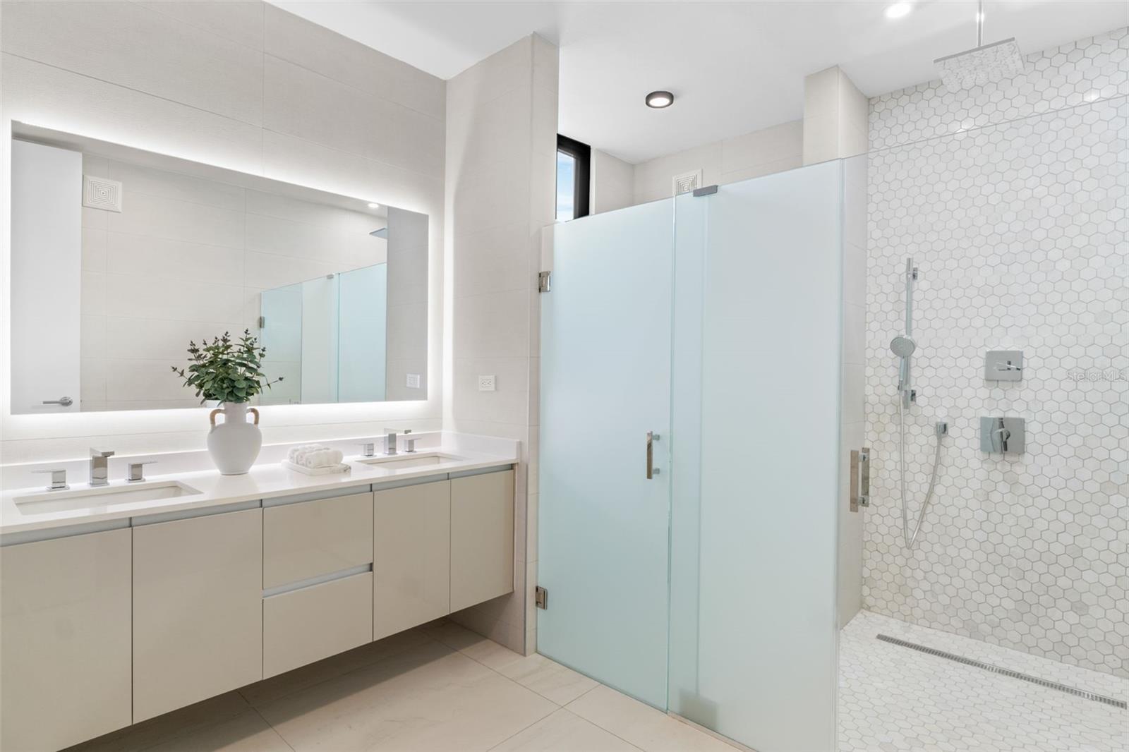 RIVIERA - PARKVIEW - Residential Lease