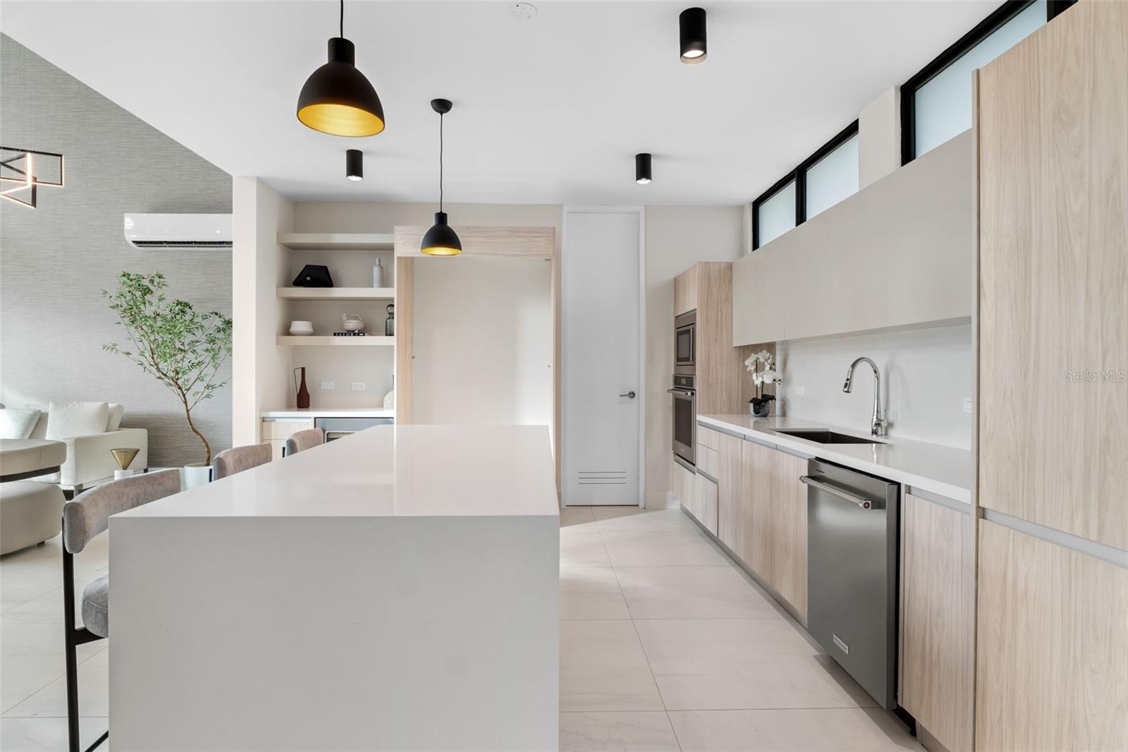 RIVIERA - PARKVIEW - Residential Lease