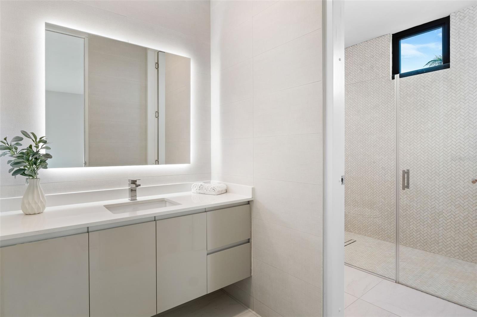 RIVIERA - PARKVIEW - Residential Lease