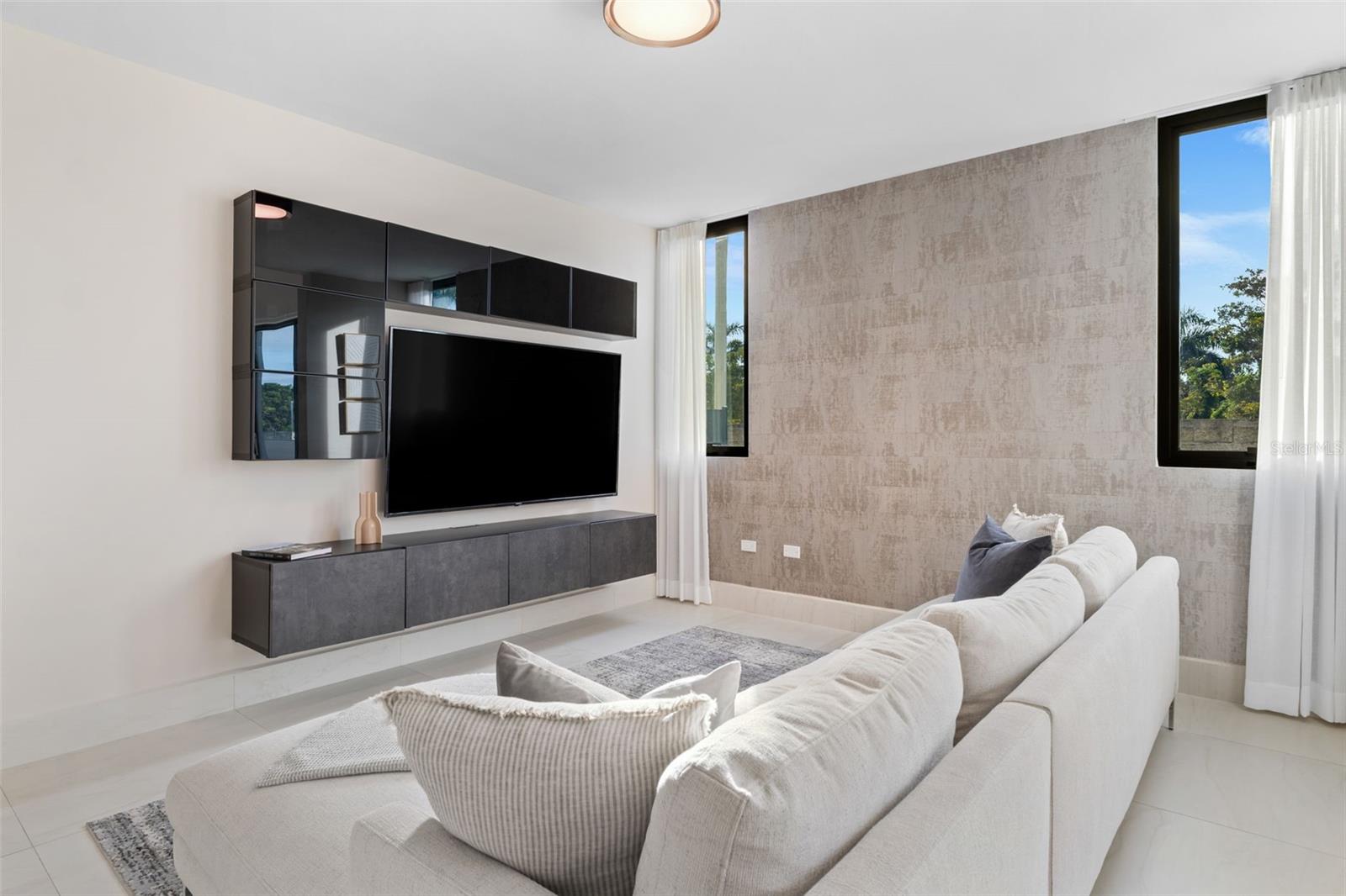 RIVIERA - PARKVIEW - Residential Lease