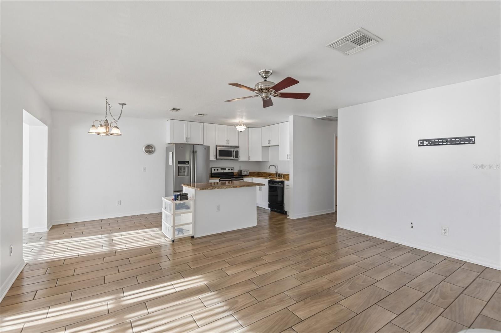1907 CANTERBURY LANE 4