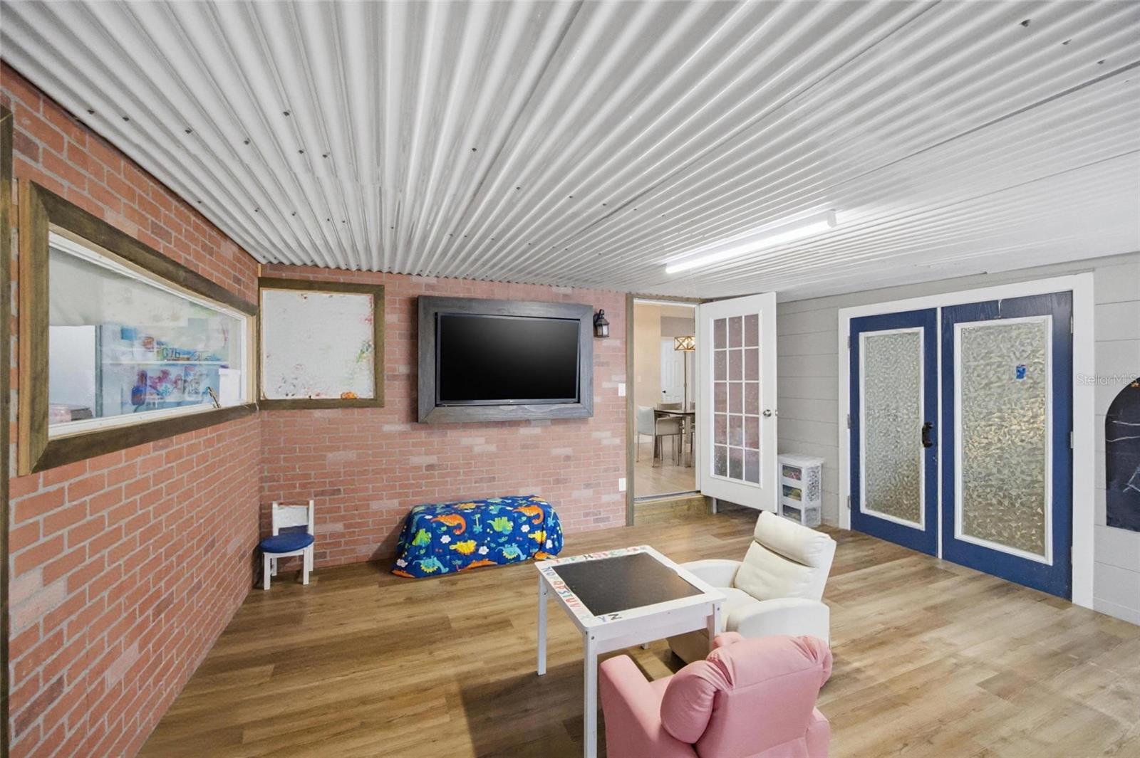 MAGNOLIA MANORS - Residential