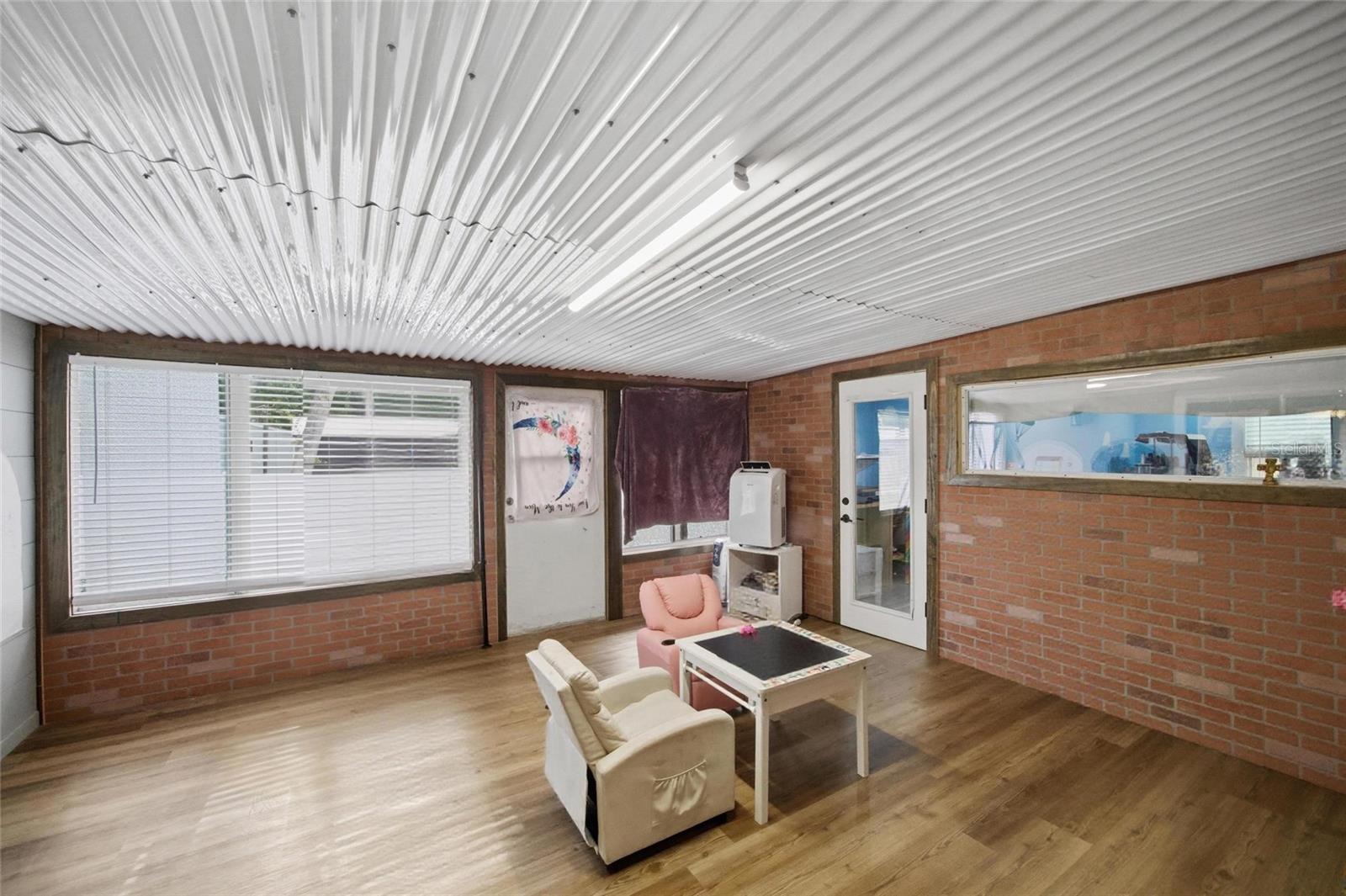 MAGNOLIA MANORS - Residential