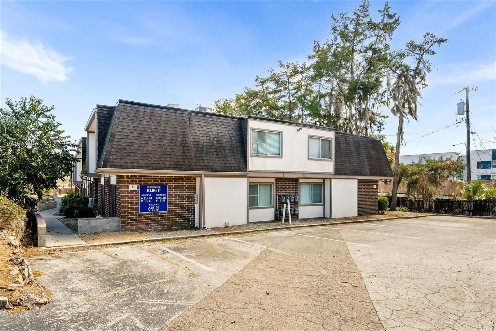 SUMMIT HOUSE - Residential