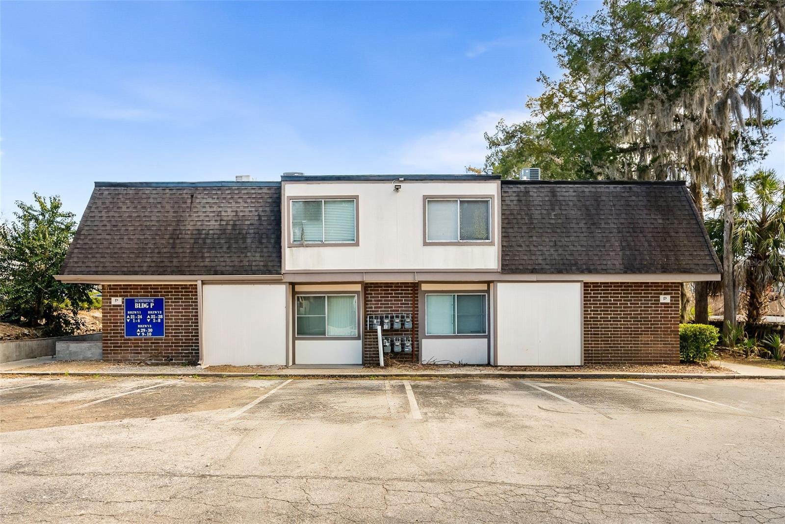 SUMMIT HOUSE - Residential