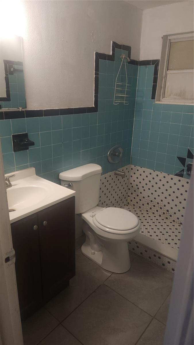 ORANGE LAND SUB - Residential Lease