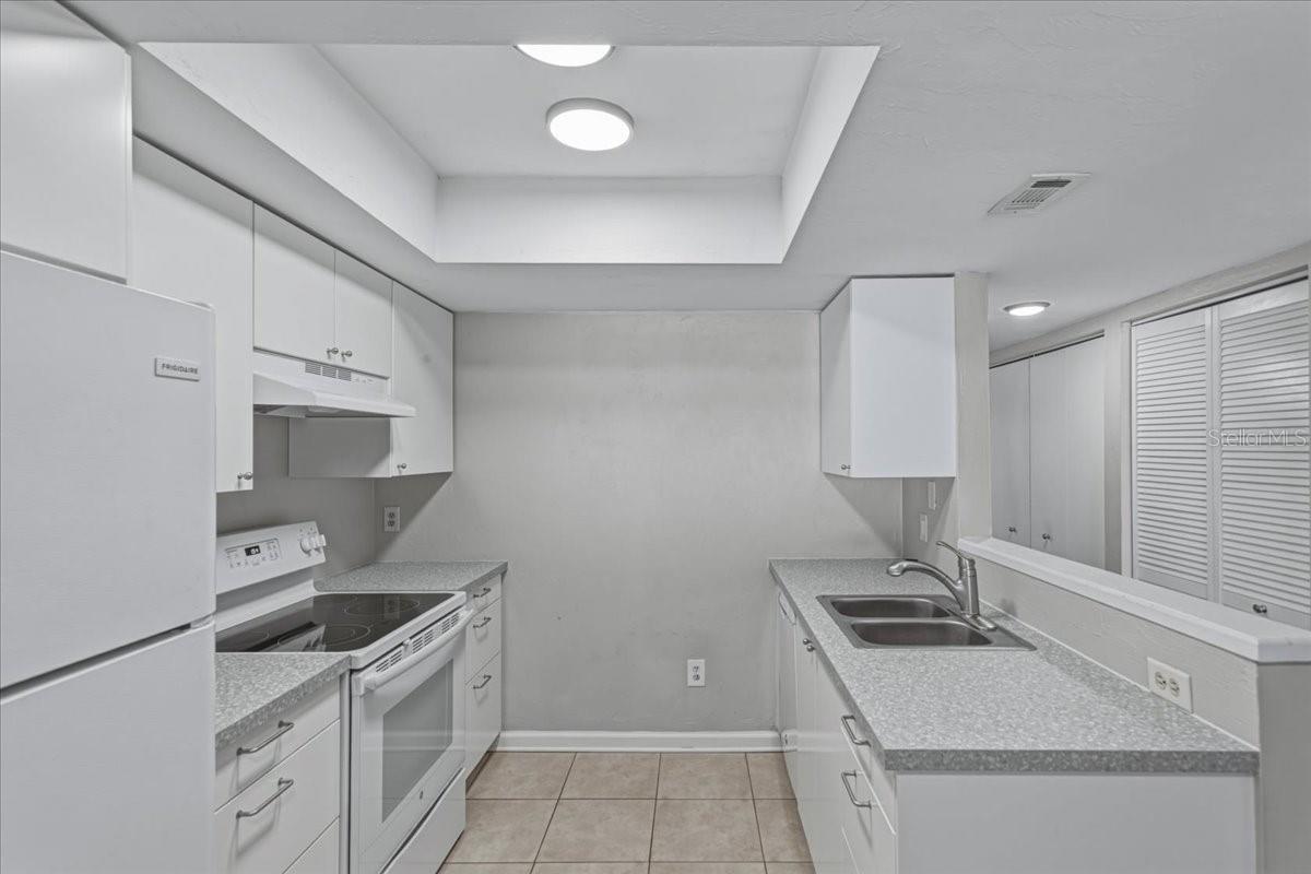 GRANTWOOD CONDO PH I - Residential