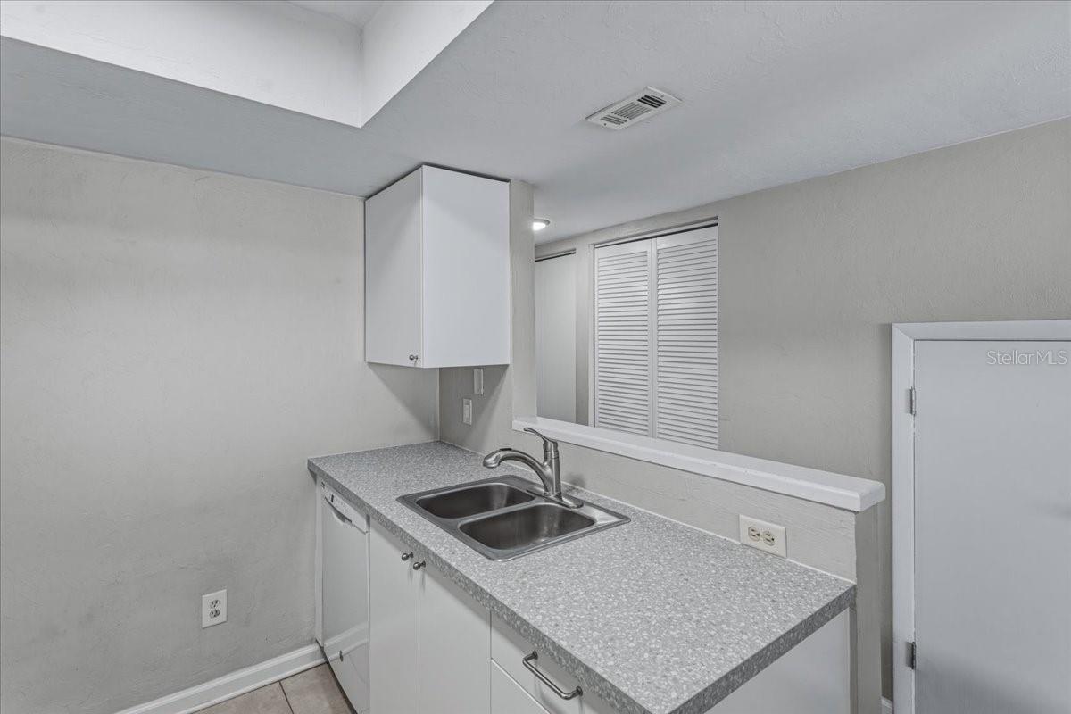 GRANTWOOD CONDO PH I - Residential