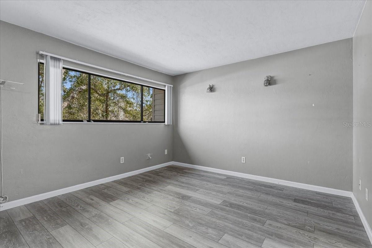 GRANTWOOD CONDO PH I - Residential