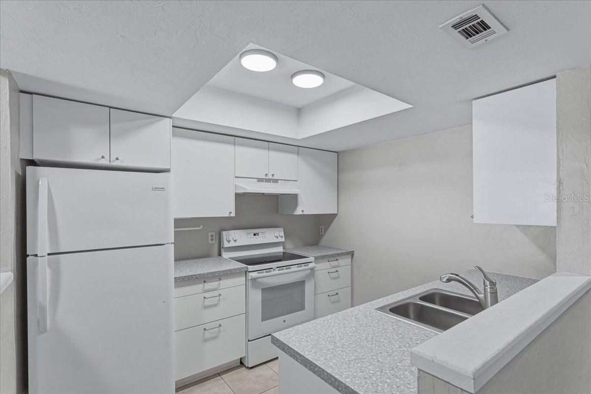 GRANTWOOD CONDO PH I - Residential