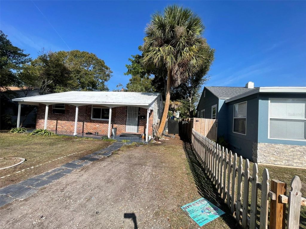 Photo of 629 40th Avenue S, St Petersburg, FL 33705 (MLS # A4678567)