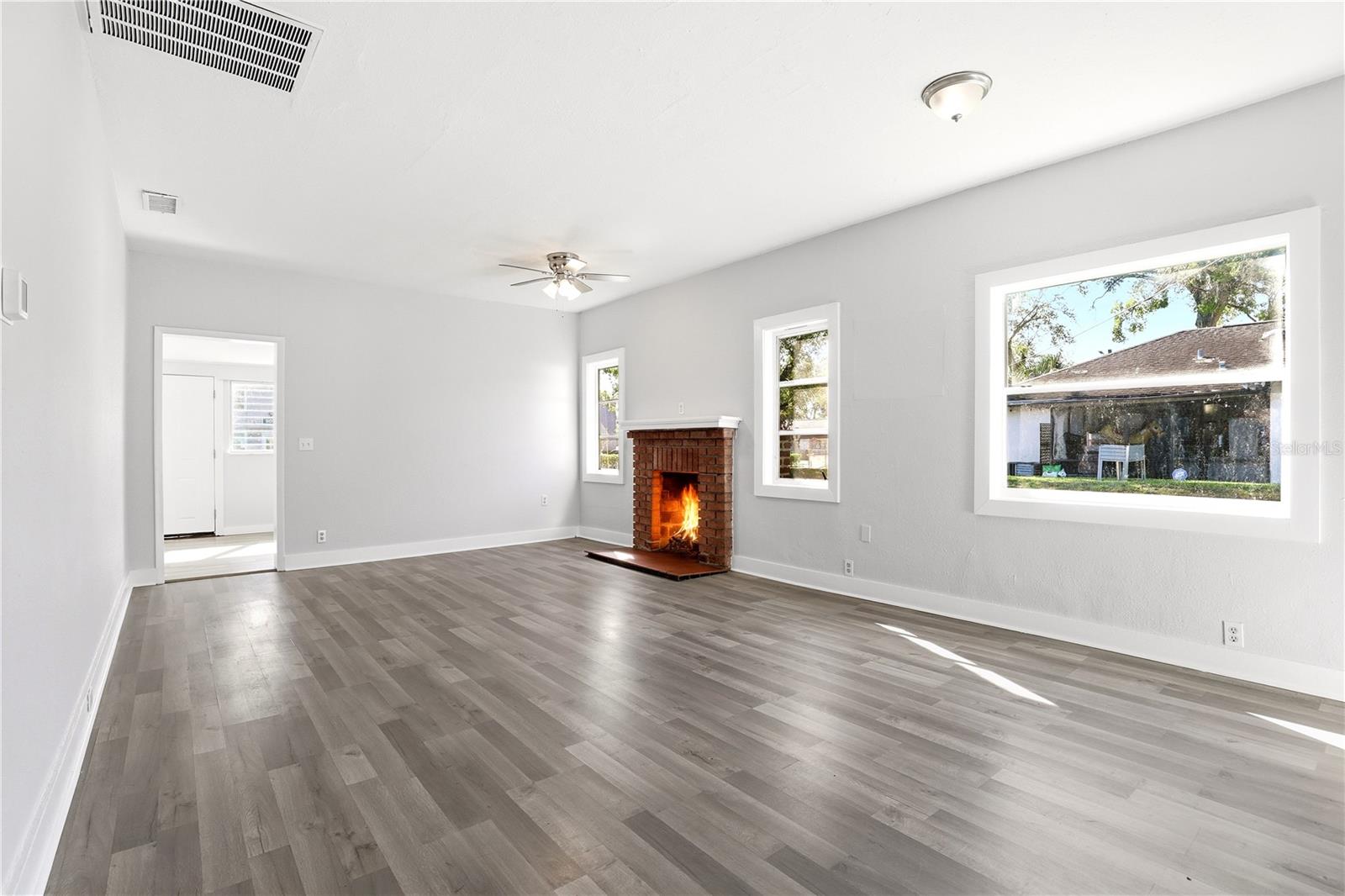 LAKE BARTON PARK - Residential