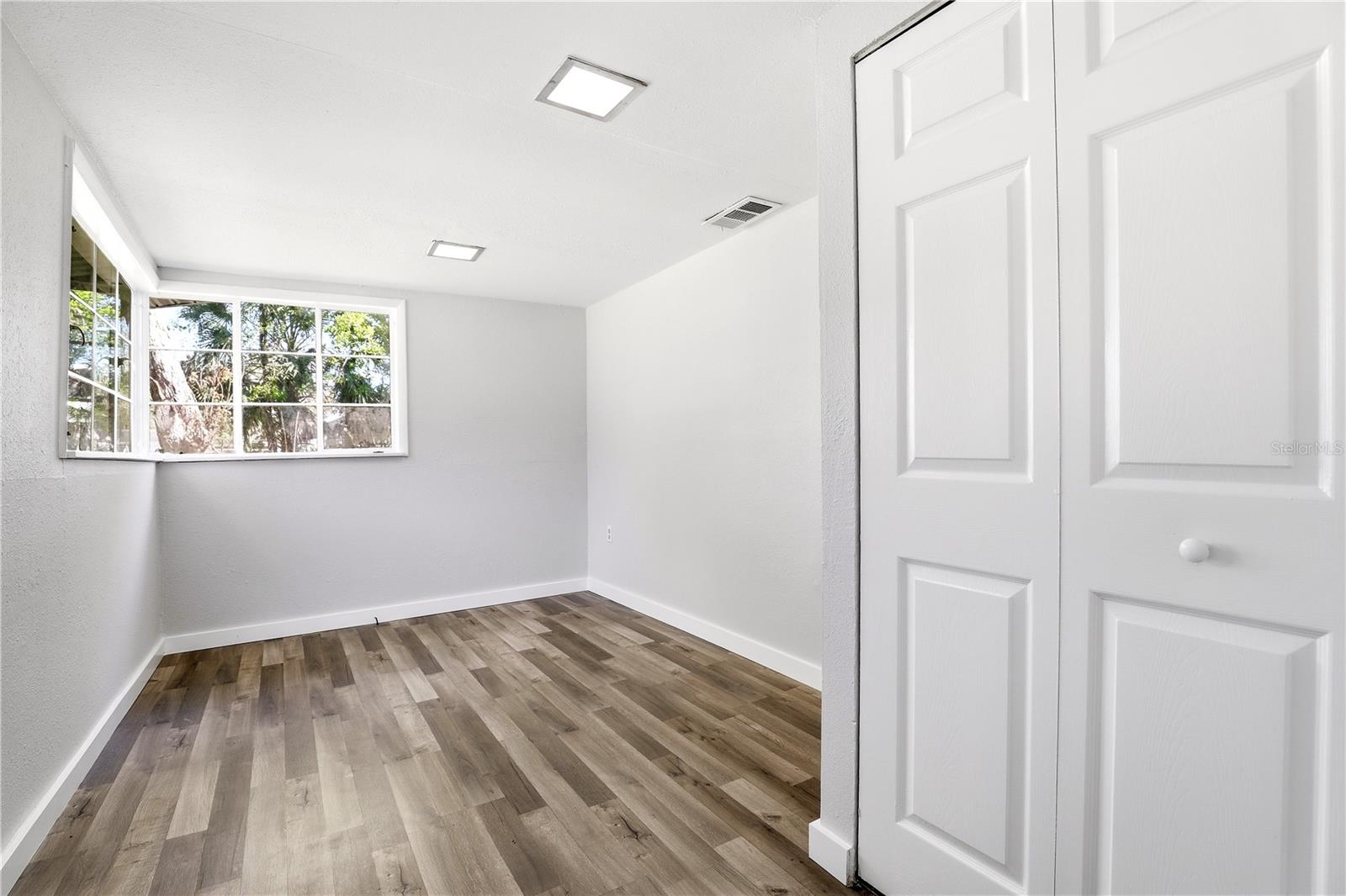 LAKE BARTON PARK - Residential