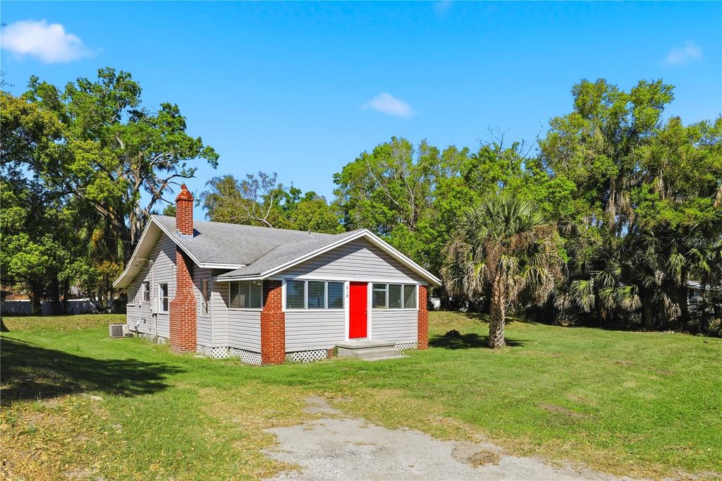 Photo of 918 Shoreview Drive, Orlando, FL 32807 (MLS # O6392300)