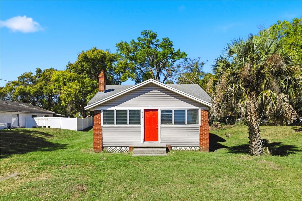 Photo of 918 Shoreview Drive, Orlando, FL 32807 (MLS # O6392300)