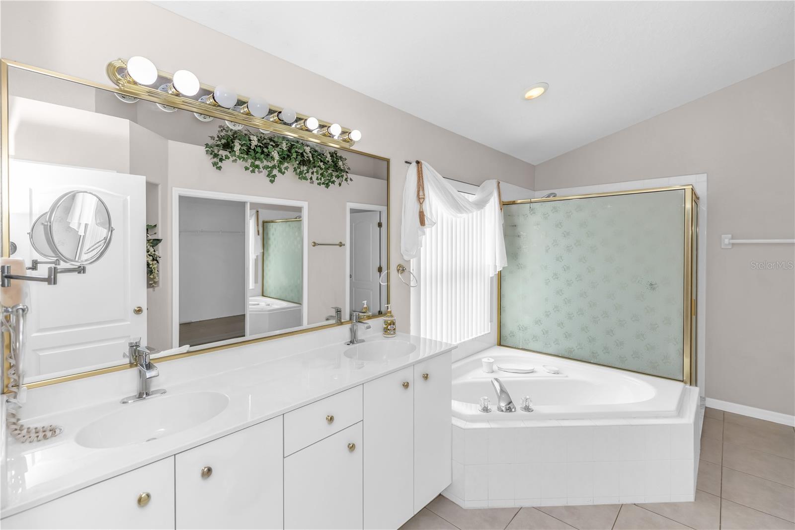 THE PALMS AT CYPRESS HEAD - Residential