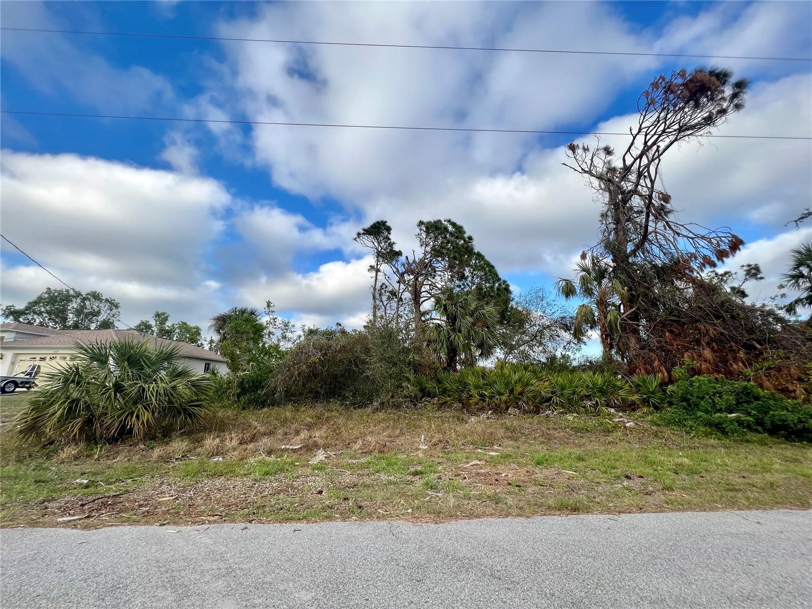 Very nice northern rear exposure lot in neighborhood of new homes. Close to fishing, dining, and entertainment.
