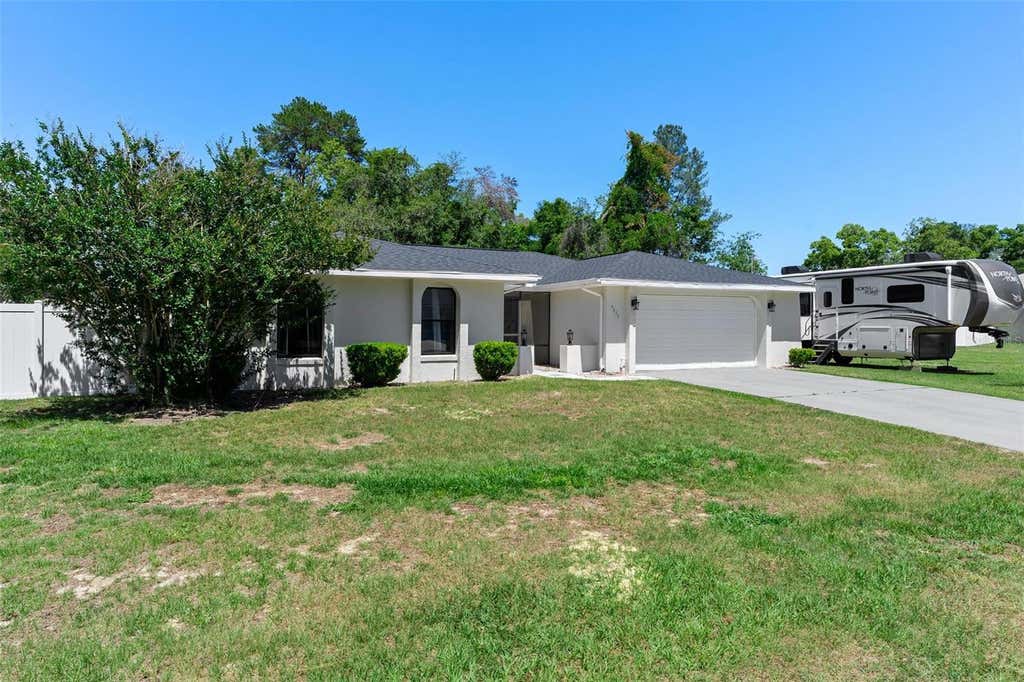 Photo of 5435 SW 165th Street Road, Ocala, FL 34473 (MLS # G5112209)