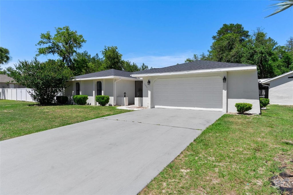 Photo of 5435 SW 165th Street Road, Ocala, FL 34473 (MLS # G5112209)