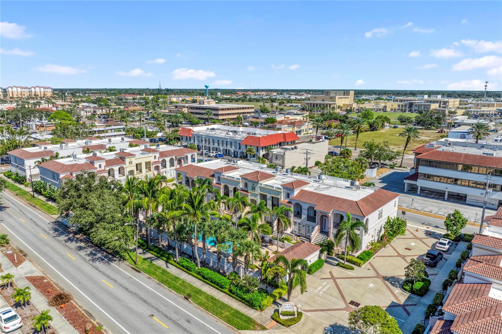 ISLAND COURT VENICE - Residential