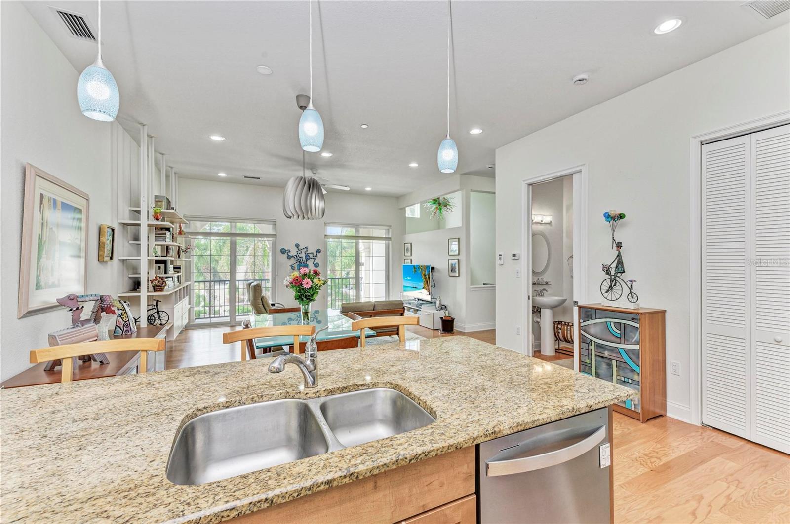 ISLAND COURT VENICE - Residential