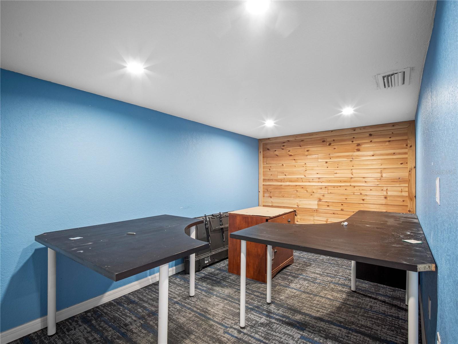 HIGHLAND ACRES - Commercial Sale