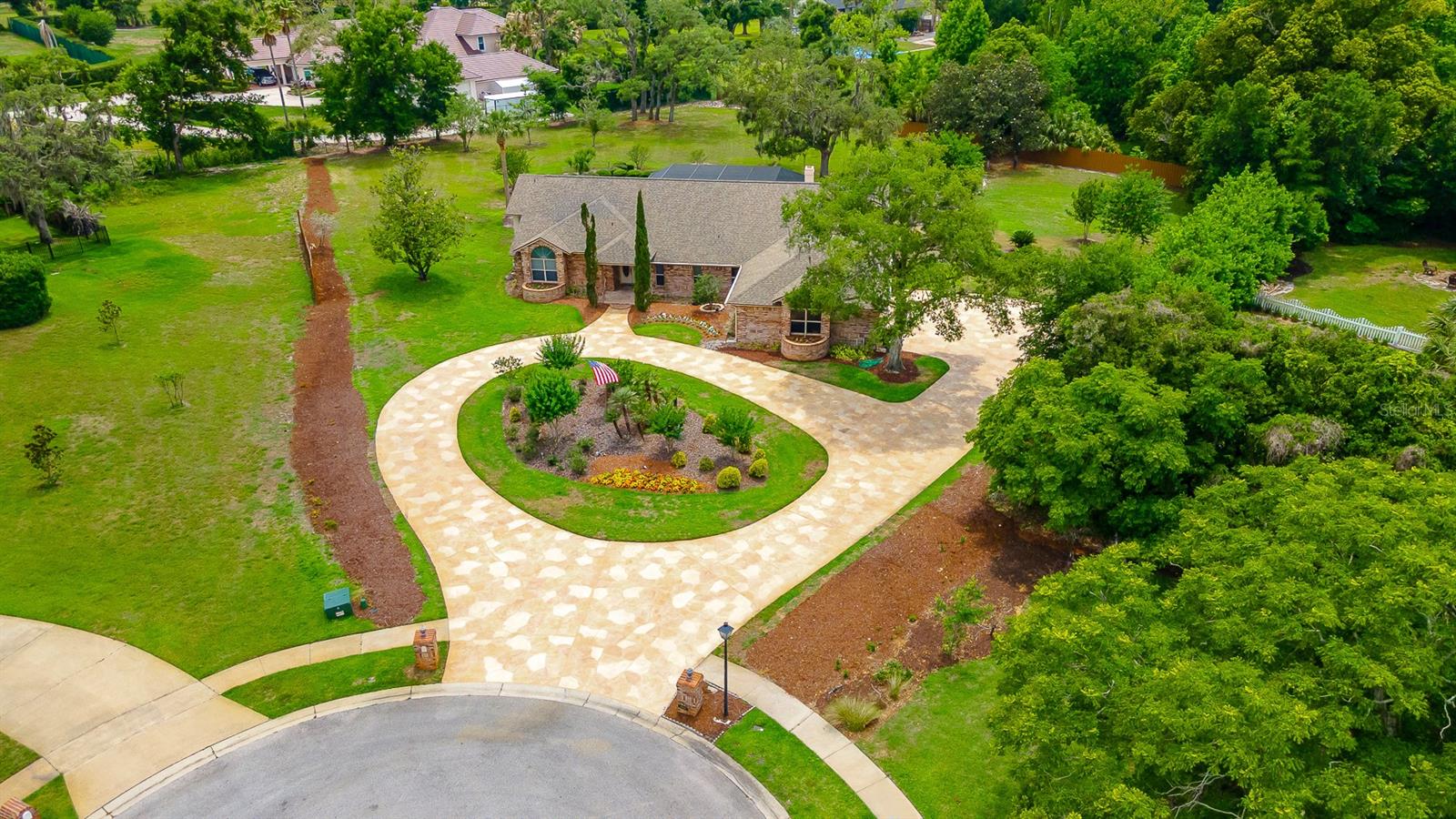 WHISPERING WINDS - Residential