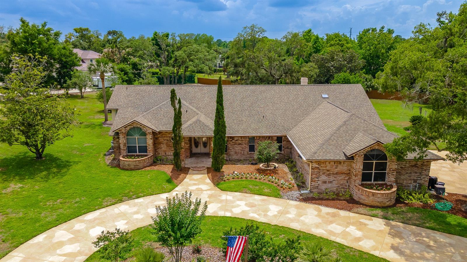 WHISPERING WINDS - Residential