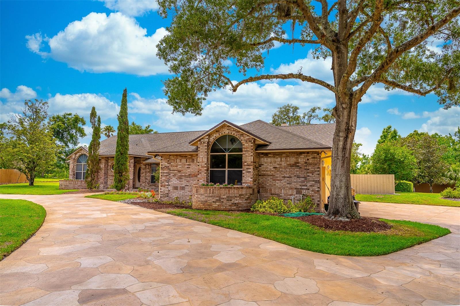 WHISPERING WINDS - Residential