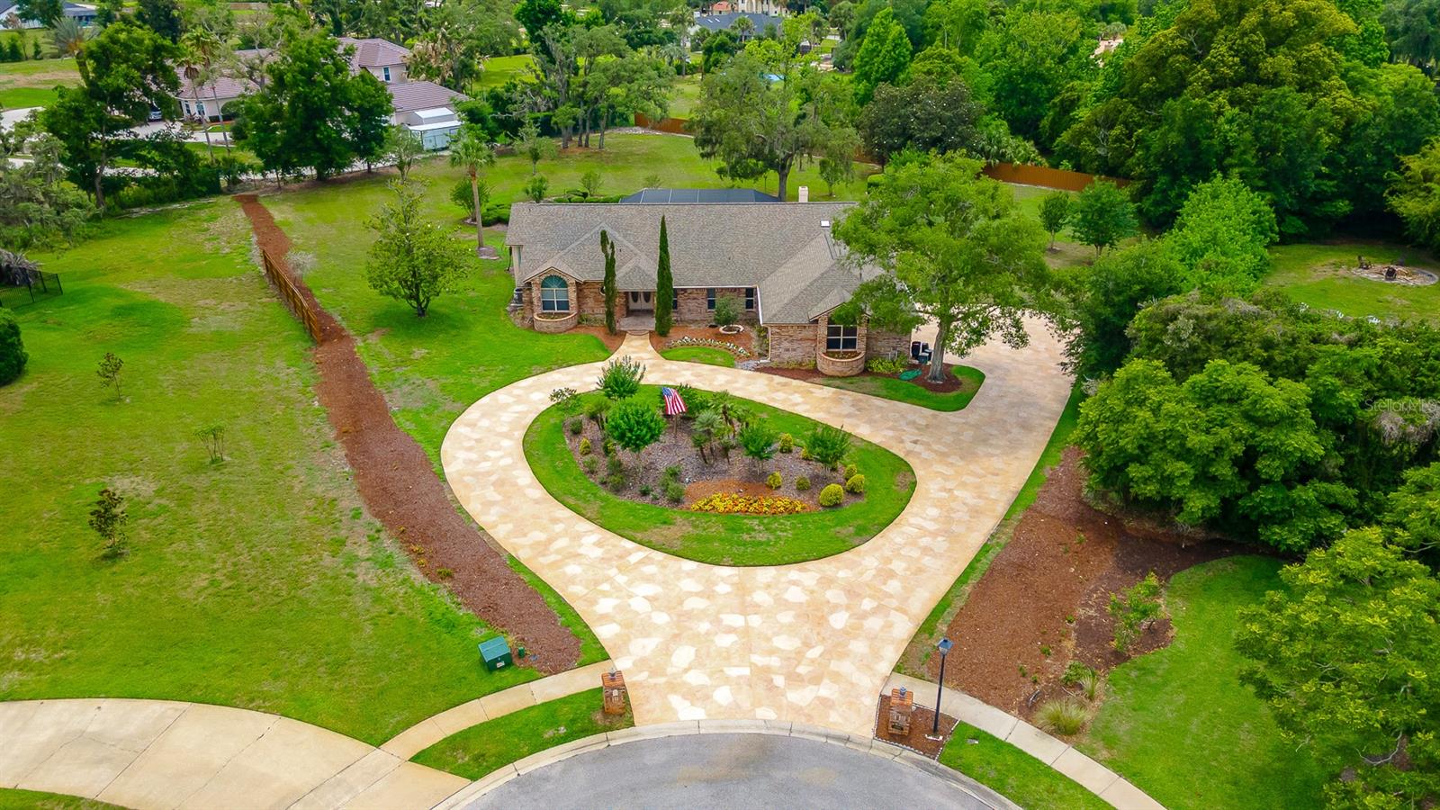WHISPERING WINDS - Residential