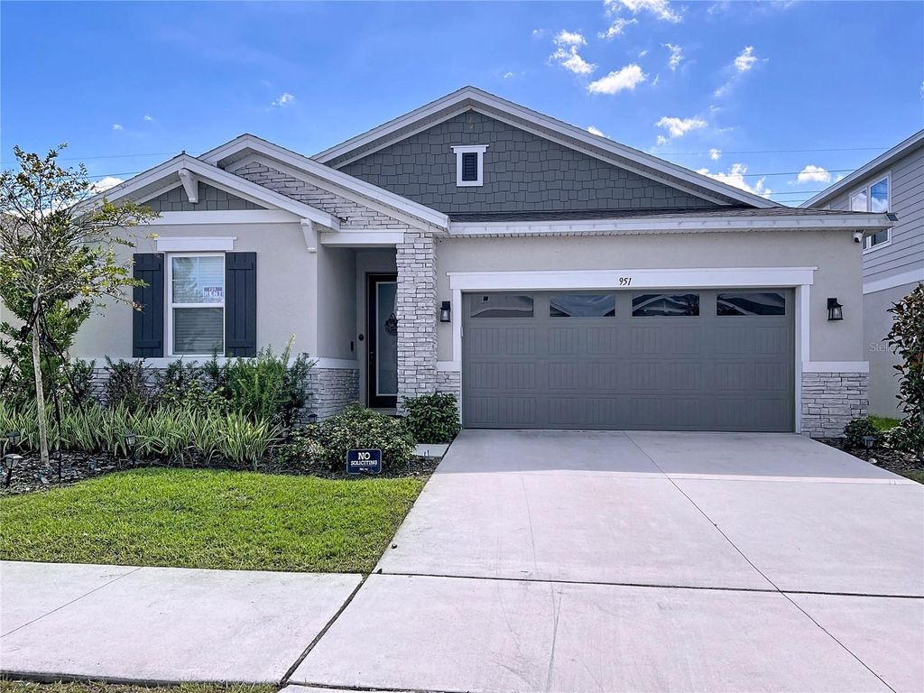 Photo of 951 Griffon Avenue, Lake Alfred, FL 33850 (MLS # S5136834)