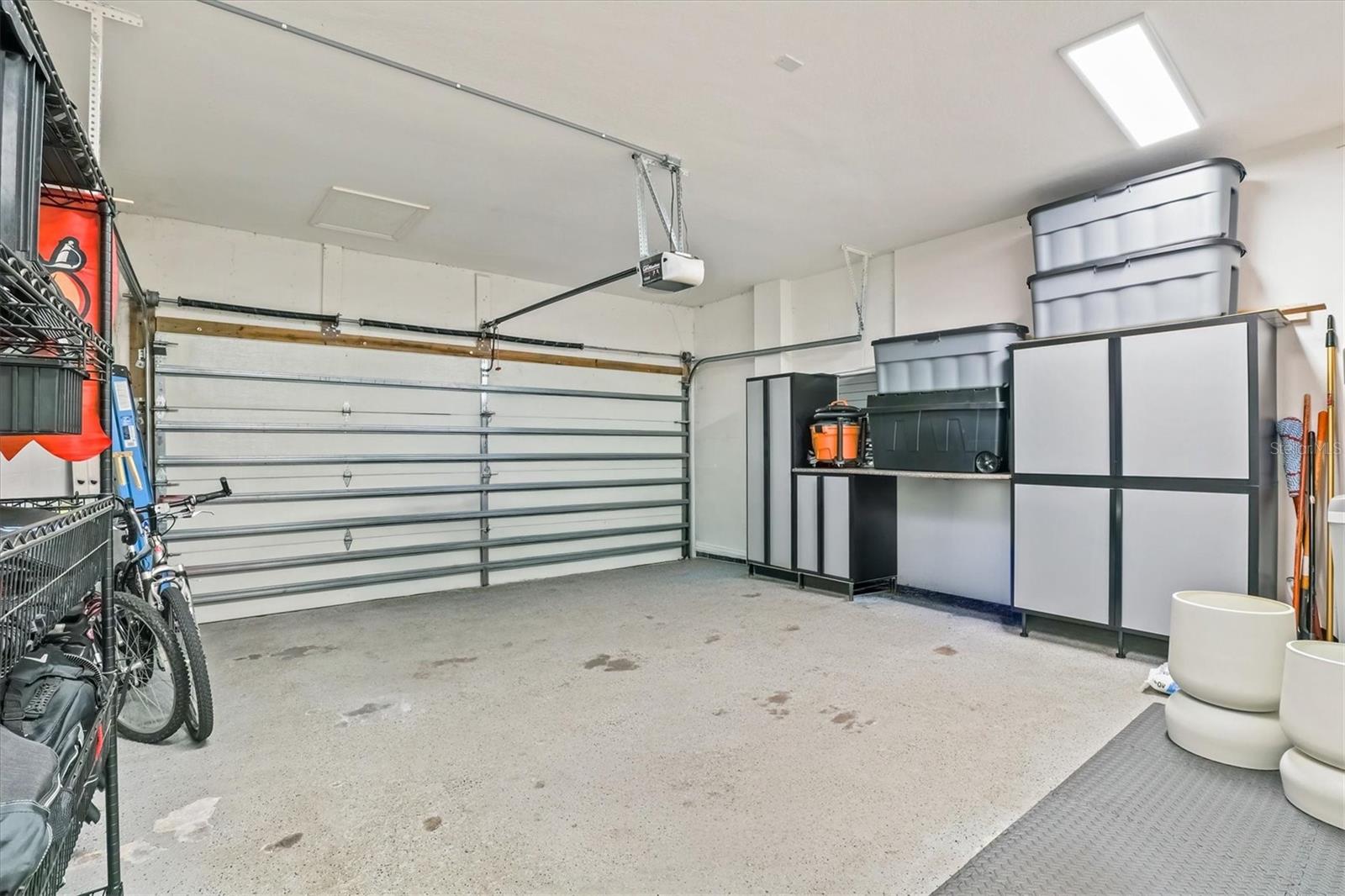 PROVENCE TOWNHOMES AT WATERCHASE - Residential Lease