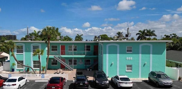 555 69TH AVE APT 4, ST PETE BEACH, FL 33706 - Image ec2dbd06d08aea52c853e5e1c51cd04b/2907952389