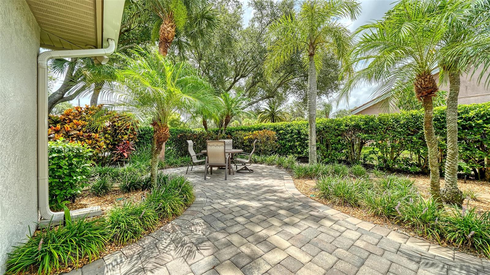 4322 HIGHLAND OAKS CIRCLE