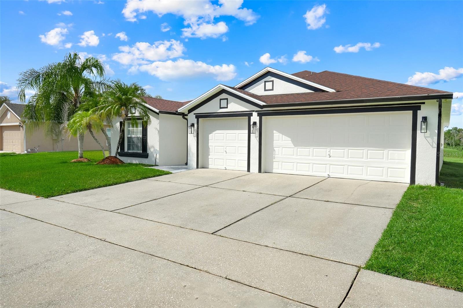 831 BELHAVEN DR