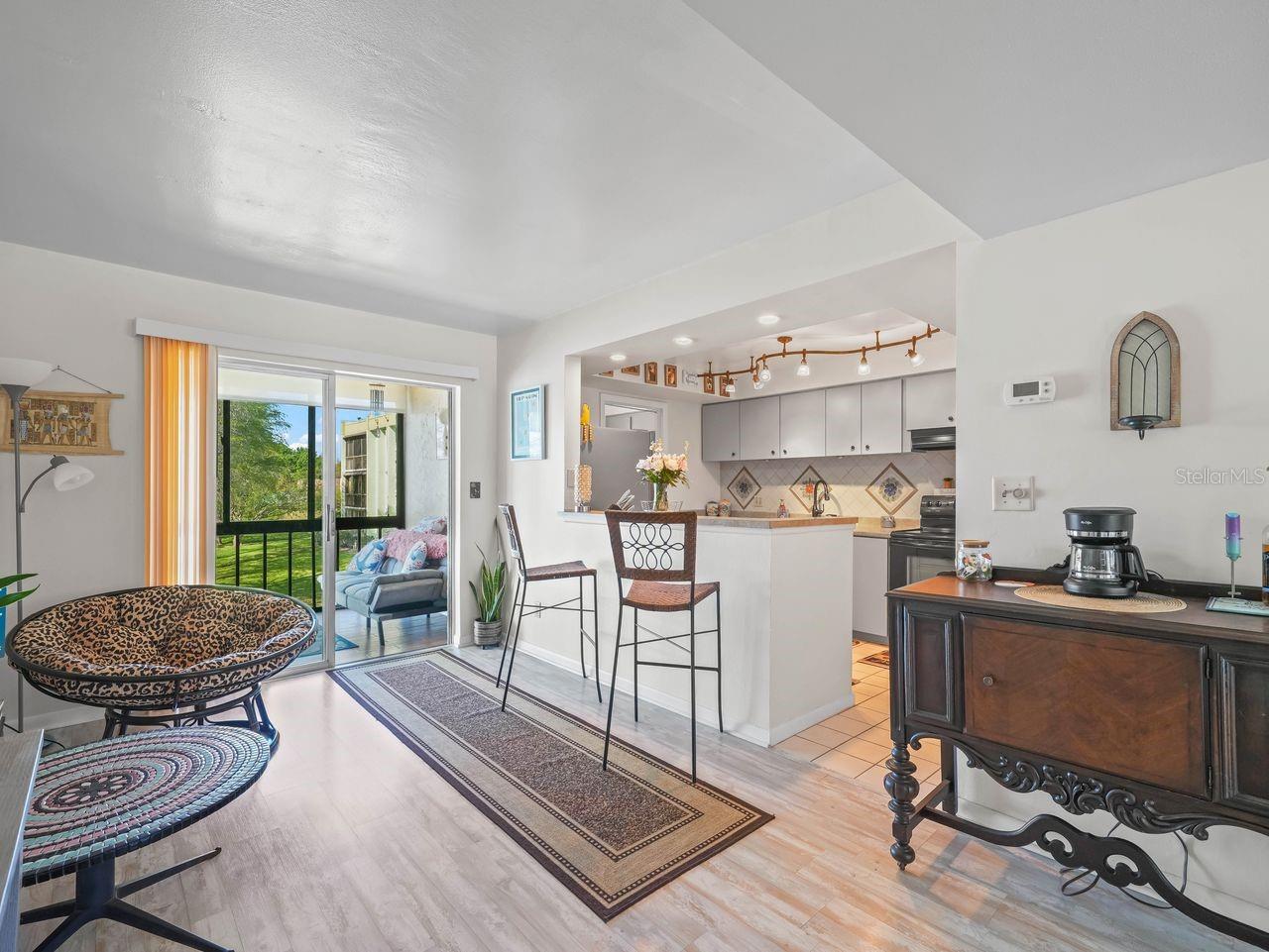 LAKESIDE VILLAGE 01 CONDO - Residential