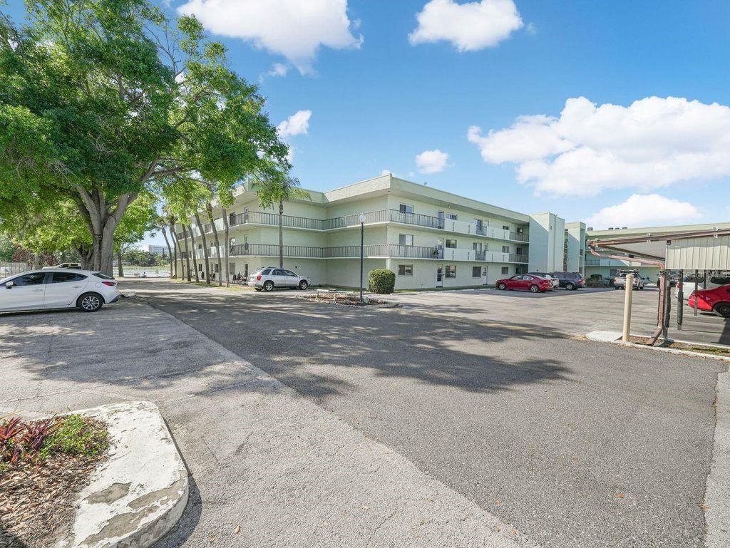 Photo of 1130 N Lake Parker Avenue #A201, Lakeland, FL 33805 (MLS # L4960426)