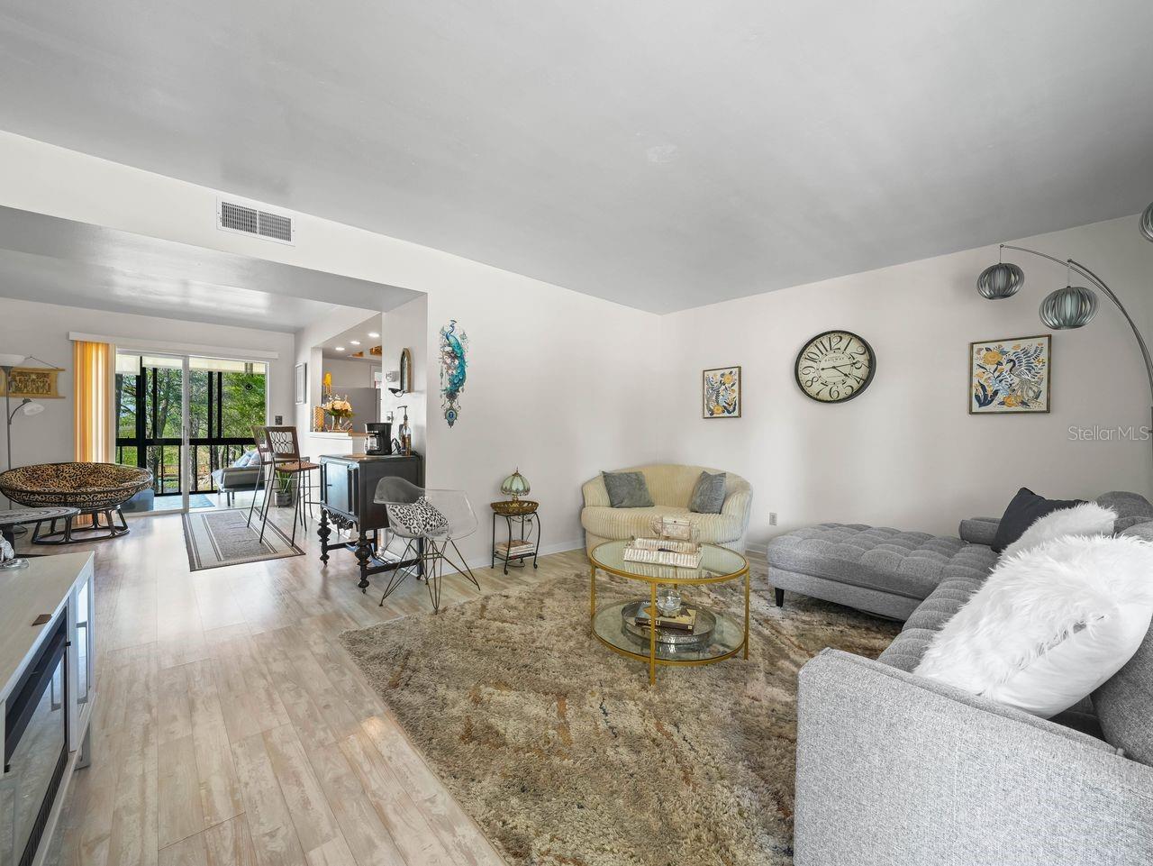 LAKESIDE VILLAGE 01 CONDO - Residential