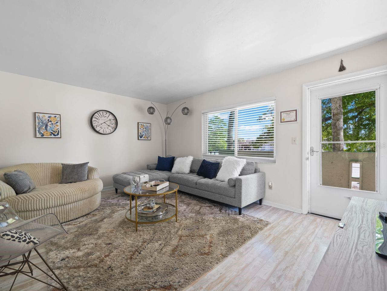 LAKESIDE VILLAGE 01 CONDO - Residential