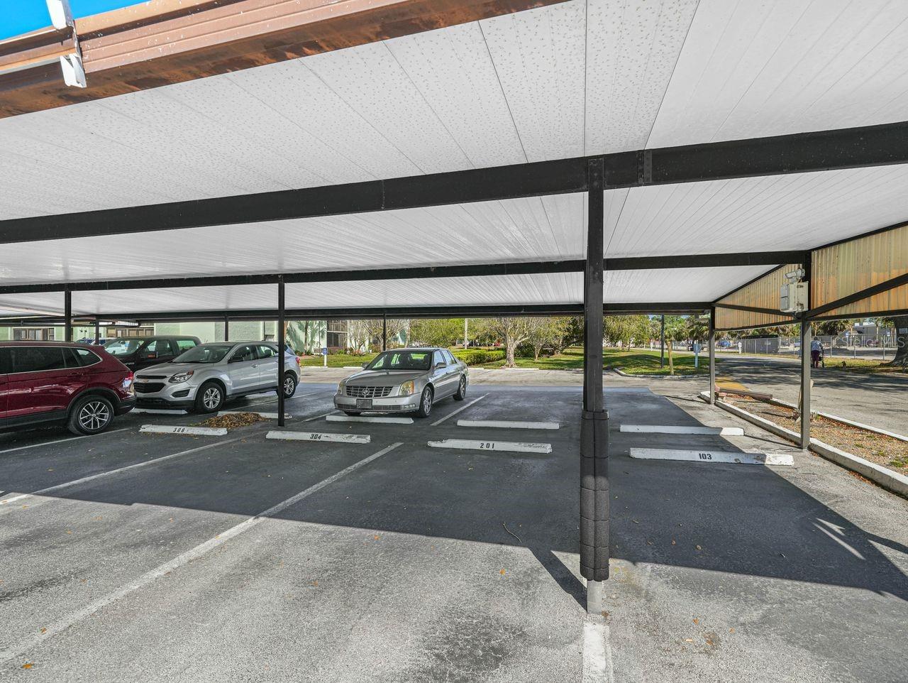 LAKESIDE VILLAGE 01 CONDO - Residential