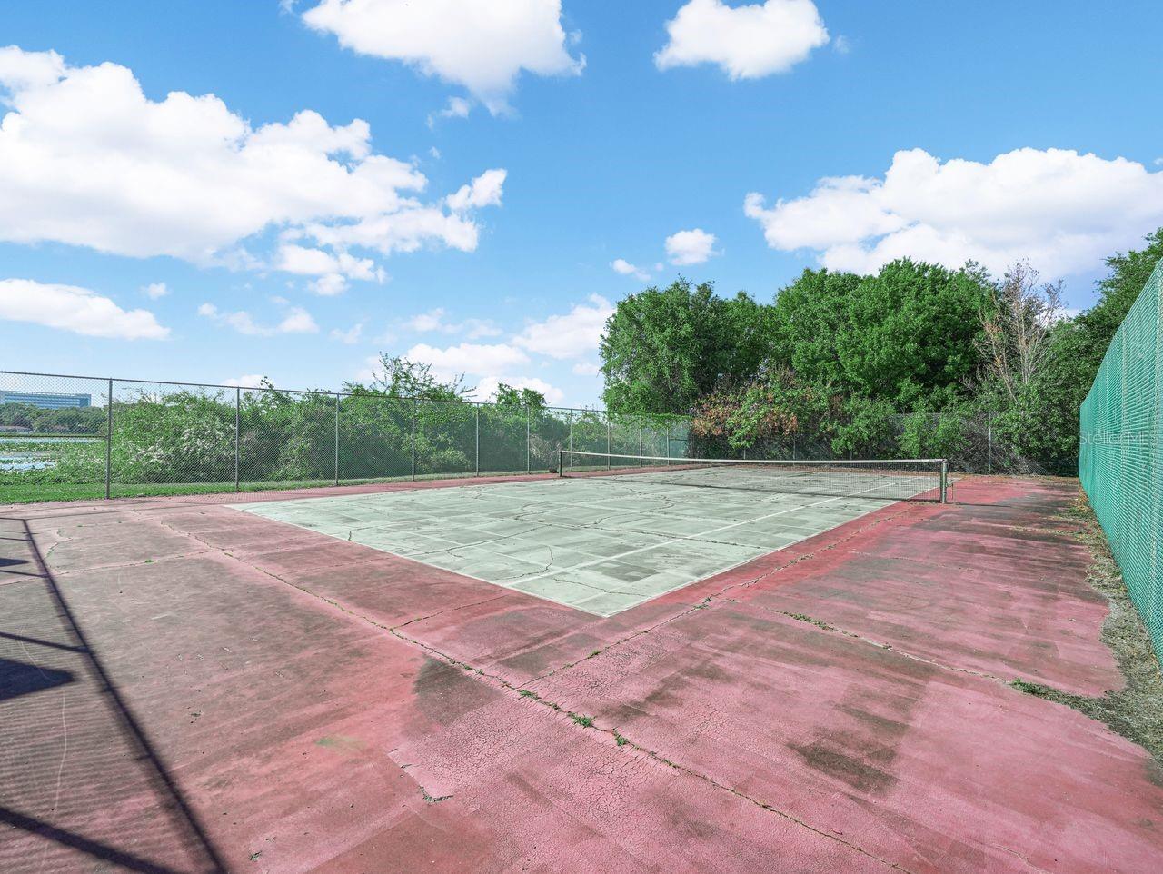 LAKESIDE VILLAGE 01 CONDO - Residential