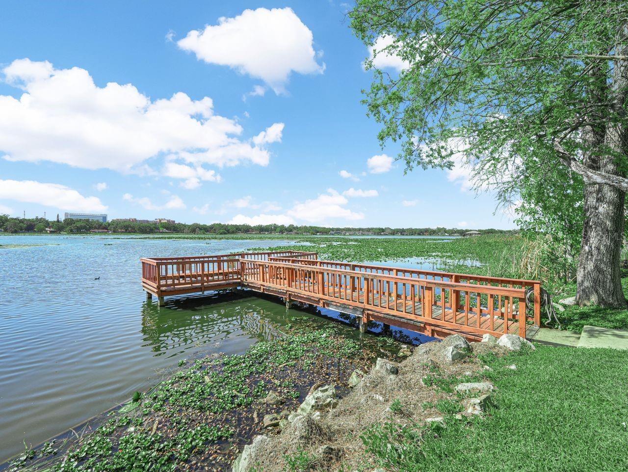 LAKESIDE VILLAGE 01 CONDO - Residential