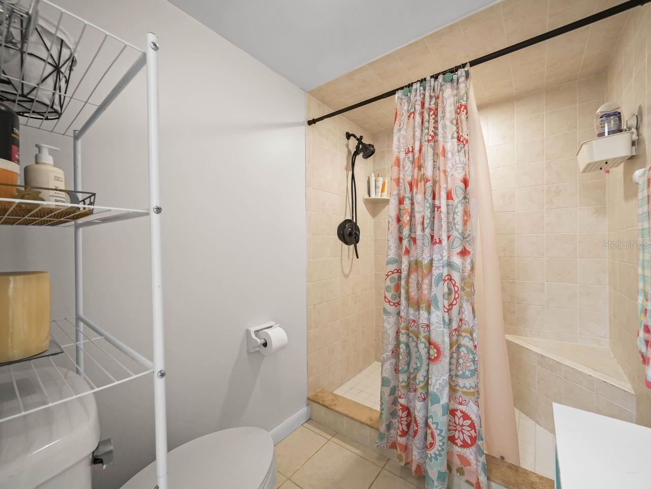 LAKESIDE VILLAGE 01 CONDO - Residential