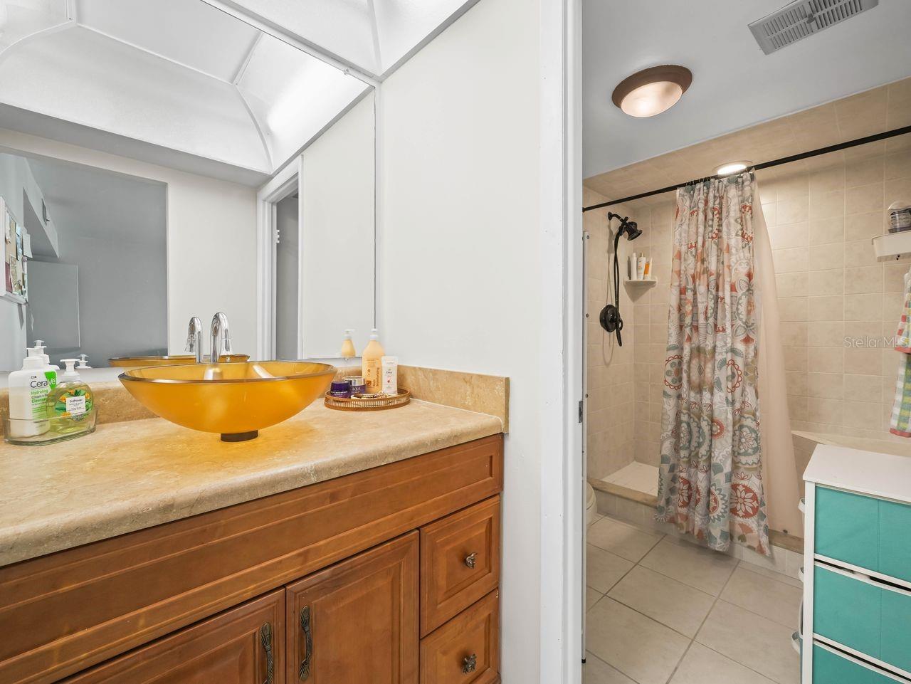 LAKESIDE VILLAGE 01 CONDO - Residential